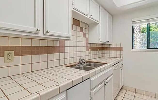 1 bed, 1 bath, $2,950