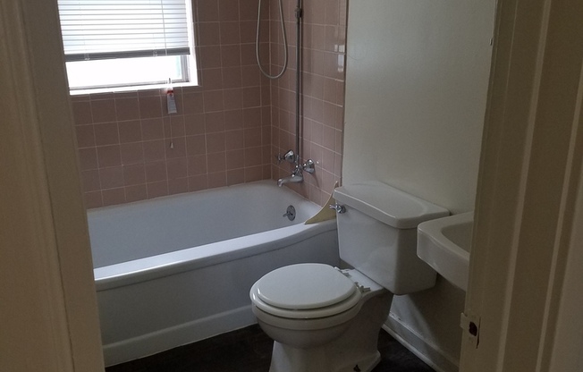 2 beds, 1 bath, 695 sqft, $725, Unit 1500-302