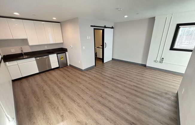 Studio, 1 bath, 375 sqft, $845, Unit 6