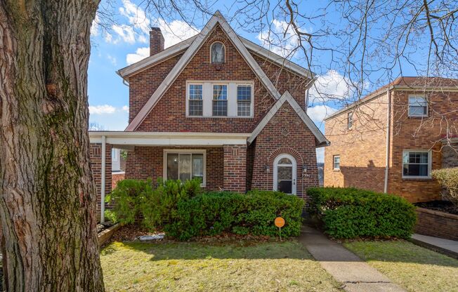 Beautiful 3 Bedroom House in Carrick Available May 1!