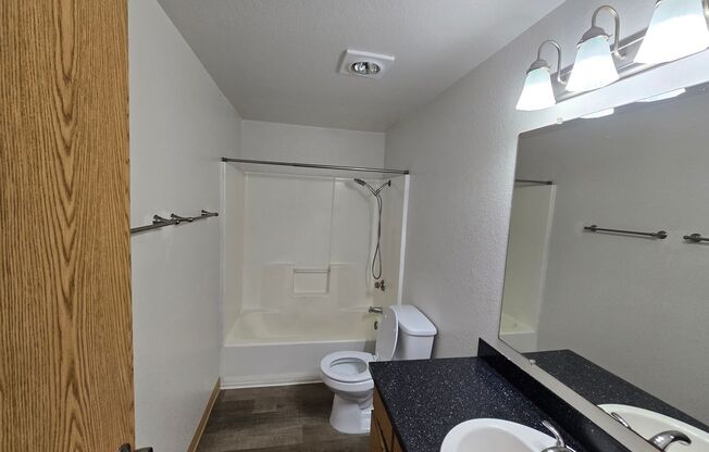 2 beds, 1 bath, 875 sqft, $1,325, Unit 127-33