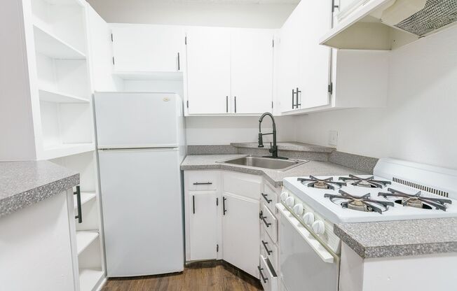 Studio, 1 bath, 500 sqft, $1,548, Unit 108