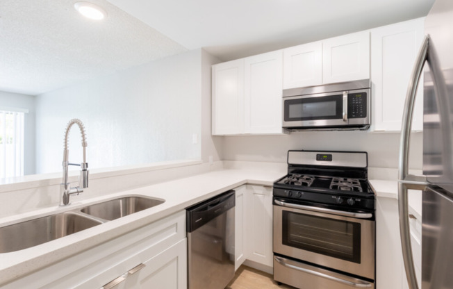 Spacious 2 Bedroom/2 Bath Apartment in KoreaTown -