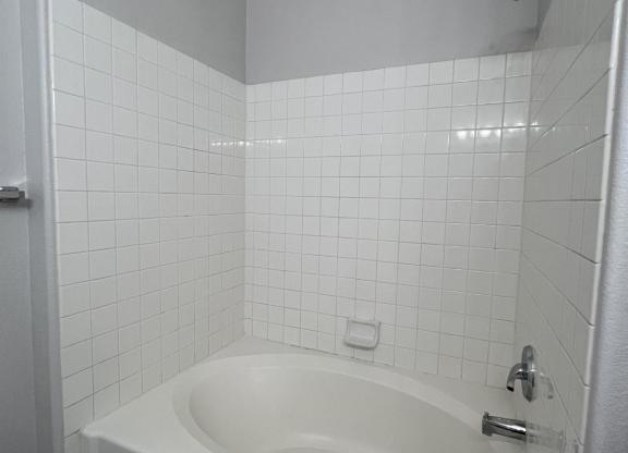 2 beds, 2 baths, 1,048 sqft, $1,500