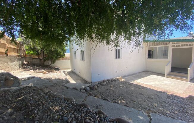 Large House, Close to Campus!!