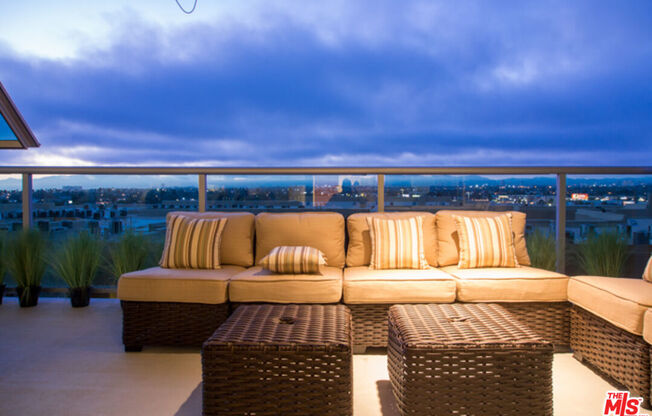 1 bed, 1.5 baths, 959 sqft, $4,495, Unit 719