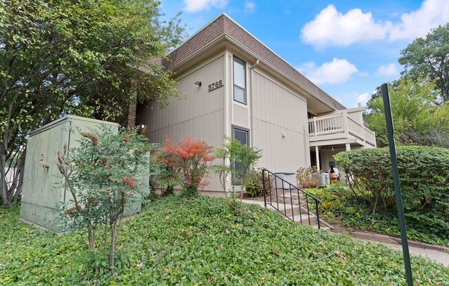 Spacious Springfield Condo in Desirable Neighborhood | 2 Bed, 1 Bath