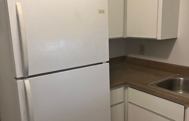 1 bed, 1 bath, 600 sqft, $1,100, Unit 322