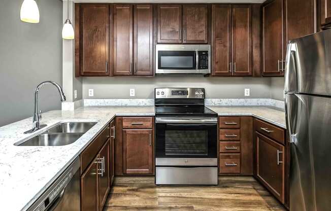 Interiors-Midtown-Crossing-Apartments-Omaha-NE-one-bedroom-apartment1