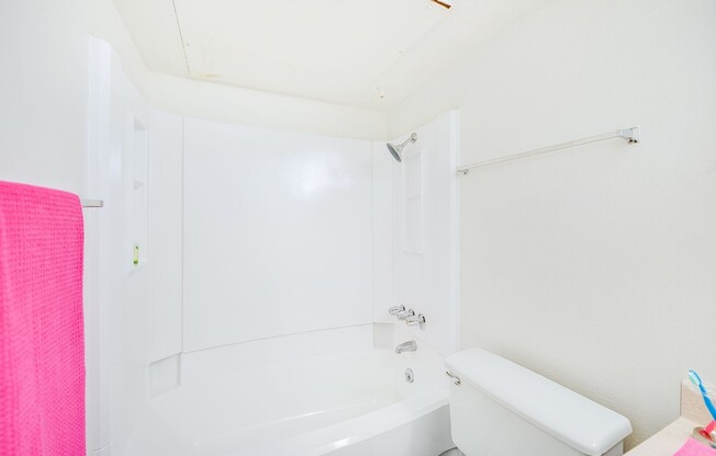 2 beds, 1 bath, 825 sqft, $1,295, Unit 208