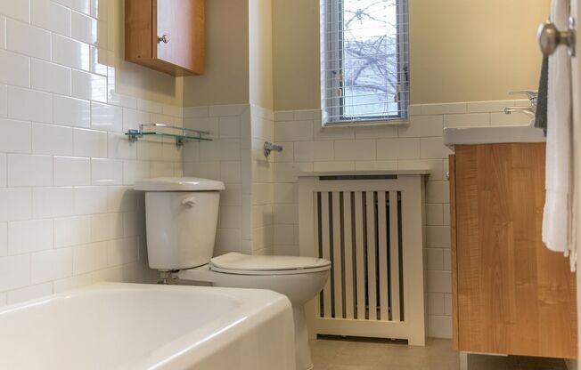 1 bed, 1 bath, 704 sqft, $2,475, Unit 117