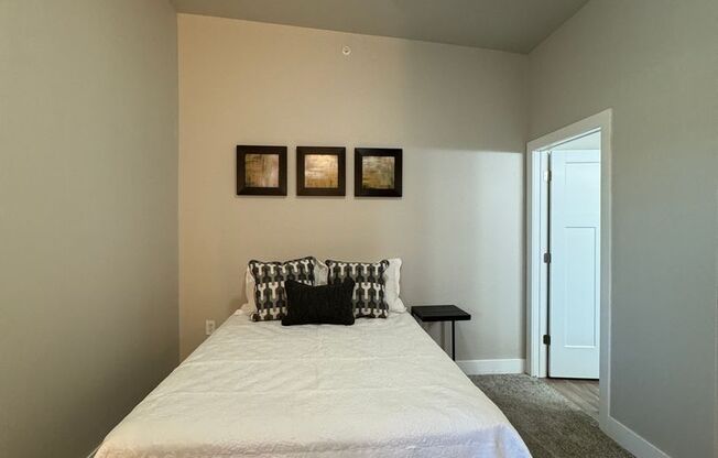 2 beds, 2 baths, 907 sqft, $1,550