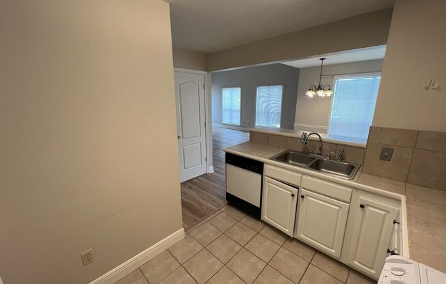 3 beds, 2 baths, $1,395