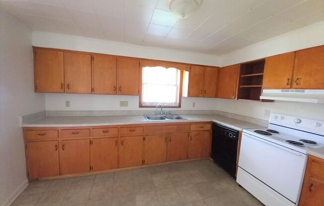 2 beds, 1 bath, 903 sqft, $1,240, Unit G-5