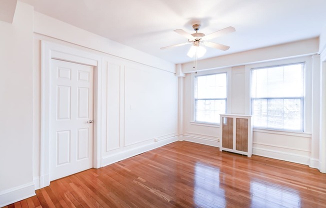 Wakefield Hall-Living-Room-Windows-Ceiling-Fan