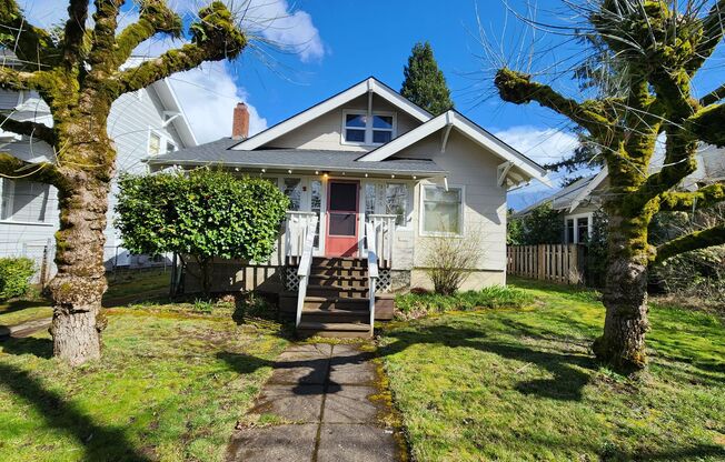 Adorable 3+ Bedroom Roseway/Rose City Park Bungalow!