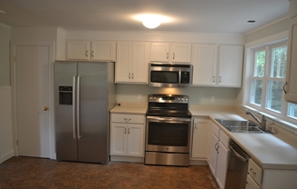 3 beds, 2.5 baths, 2,500 sqft, $5,000