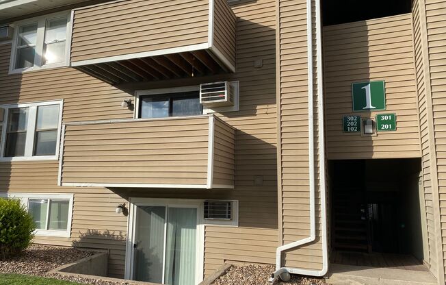 2 beds, 2 baths, $1,800