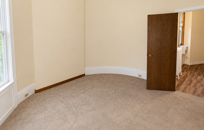 2 beds, 1 bath, $1,450, Unit 320A