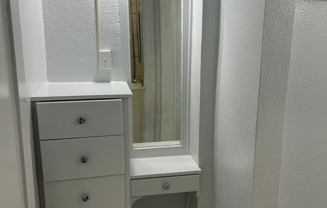 Studio, 1 bath, 525 sqft, $1,595, Unit 215
