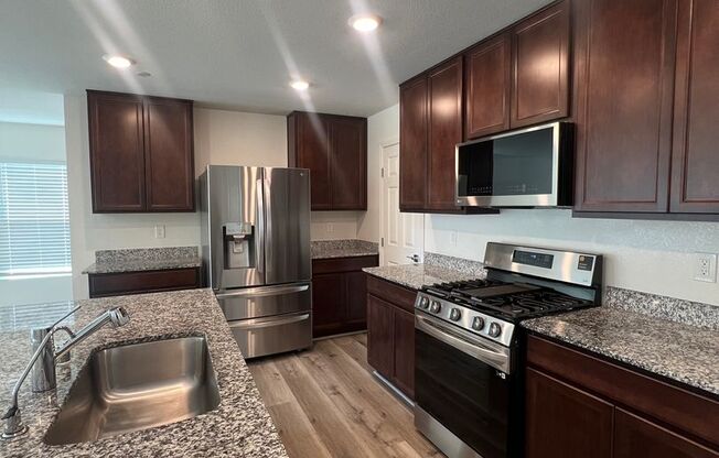 Montecito Beauty 3Bed 2.5Bath Gated & Located In A Cul-De-Sac Awaits You!