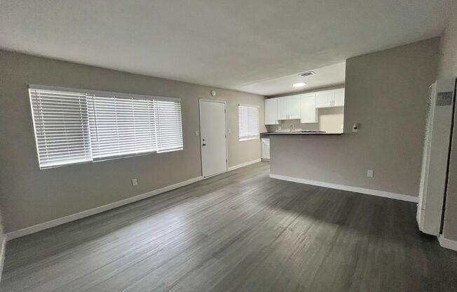SPACIOUS 2 BEDROOM 1 BATH UPSTAIRS