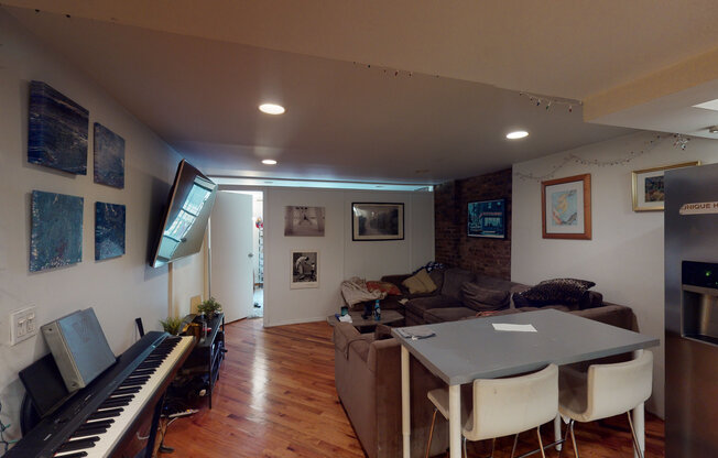 4 beds, 2 baths, $10,500, Unit 2FL