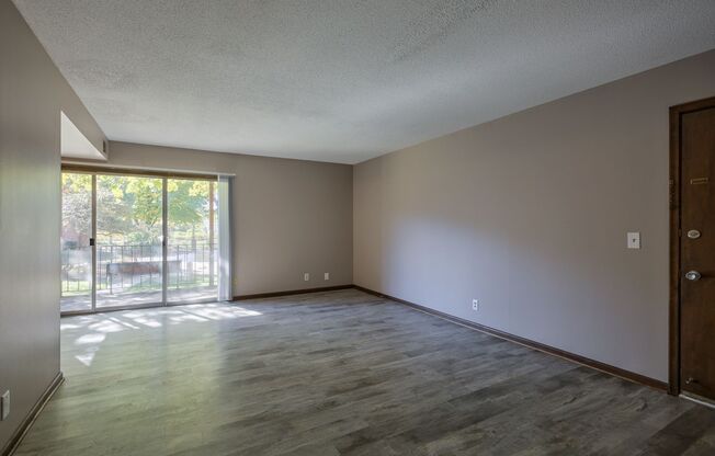 2 beds, 1 bath, 1,000 sqft, $1,075, Unit #102