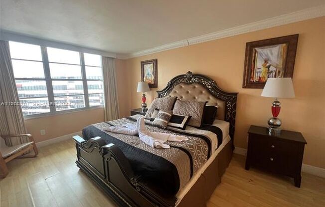 2 beds, 2 baths, 1,030 sqft, $4,000, Unit 5161 Collins Ave appt 1711