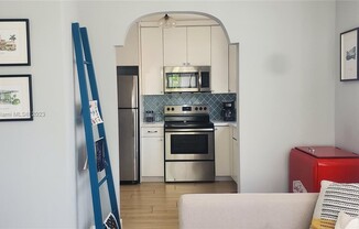 1112 SW 11 ST