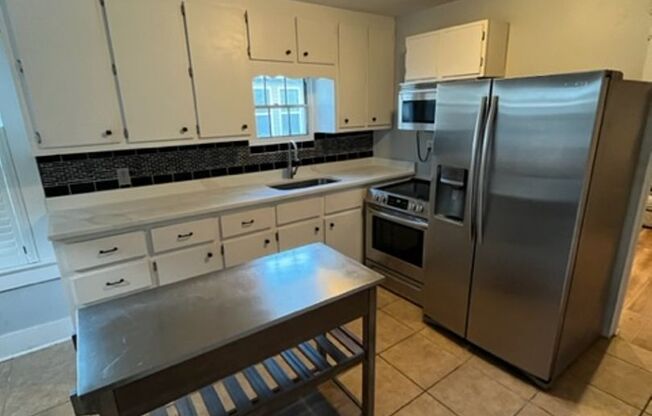 203 W Haya St - For Lease!