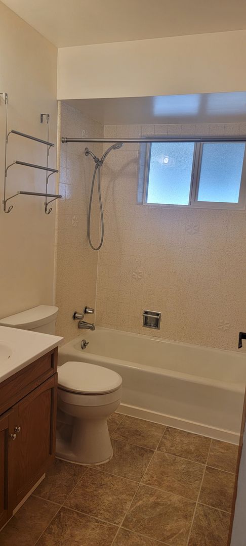 2 beds, 1 bath, $1,350