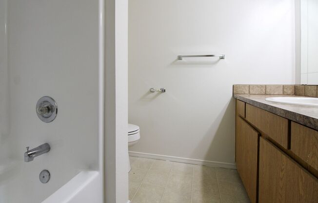 2 beds, 1 bath, 840 sqft, $1,295, Unit 78