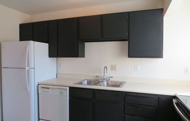 2 beds, 1 bath, 954 sqft, $1,300, Unit #A
