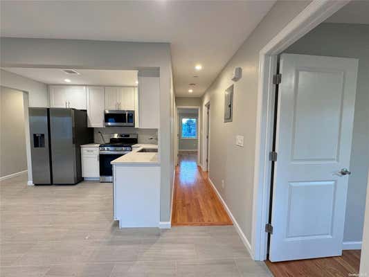 3 beds, 2 baths, 1,295 sqft, $3,100, Unit 3FL