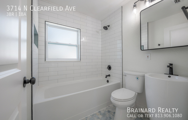 3714 N CLEARFIELD AVE