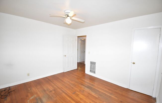 2 beds, 1 bath, $825