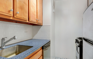 7 E 14th St