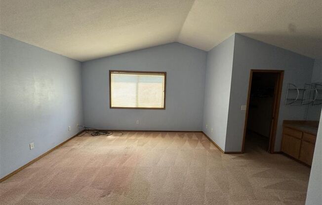 6851 SE Moscato Court ~ Brand New Carpet & Paint!