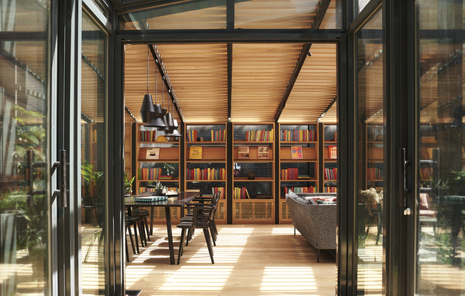 547 W 47 ST