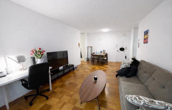 1 bed, 1 bath, 650 sqft, $4,395, Unit 17C
