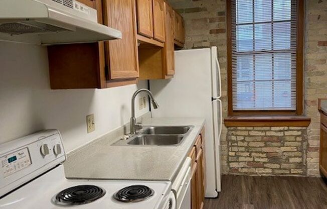 1 bed, 1 bath, 653 sqft, $1,050, Unit 120