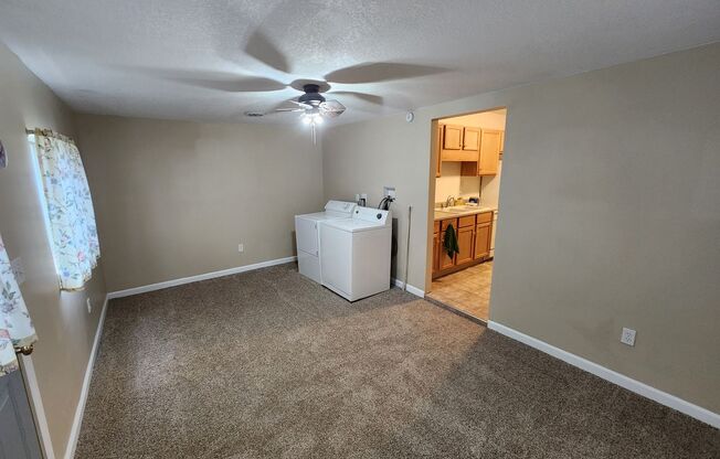 2 beds, 1 bath, $1,095