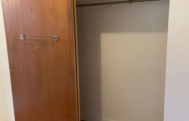 Studio, 1 bath, 487 sqft, $1,275, Unit Fifth 108