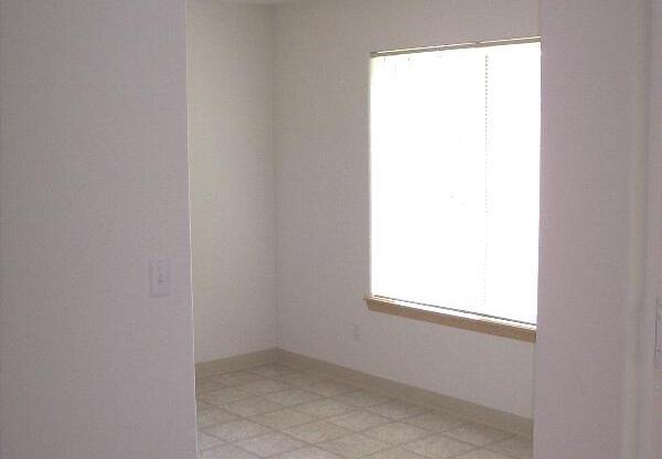 1 bed, 1 bath, 767 sqft, $1,450, Unit 37