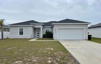 Gorgeous 4 Bedroom, 2 Bathroom Home in Poinciana!!