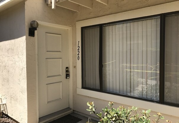 Bright and quiet two-story townhouse situated in the friendly Sunset Oaks community with an award-winning Cupertino school district! Centrally located in Sunnyvale, minutes from the Apple Campus.