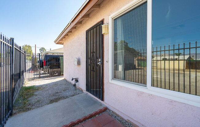 2 Bed / 1 Bath Unit – Updated & Move-In Ready – Hemet
