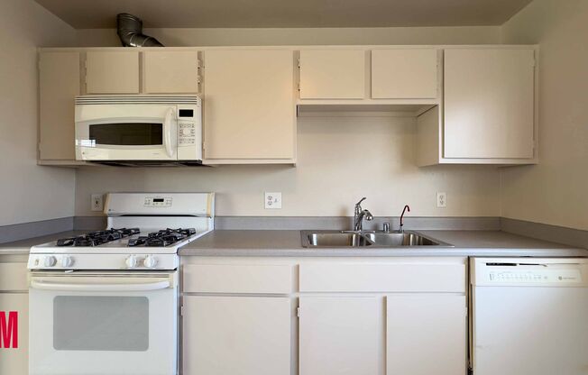 2 beds, 1 bath, $2,795, Unit 1636