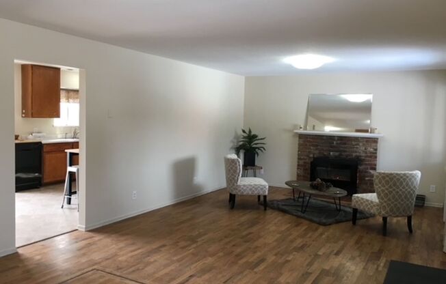 2 beds, 1 bath, $2,350